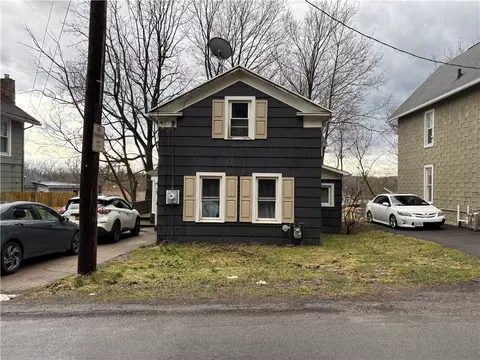 15 Layton St, Lyons, NY 14489