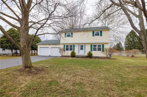 26 Drumlin Dr, Macedon, NY 14502