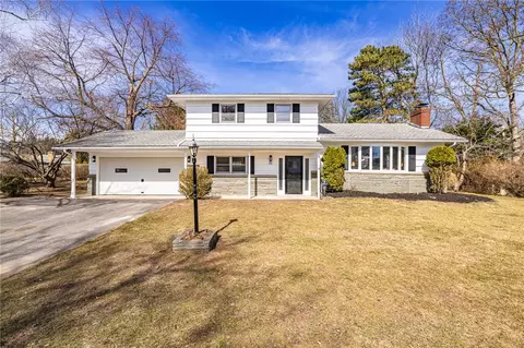 96 Flagstaff Dr, Irondequoit, NY 14622