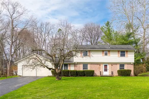 92 Hillary Ln, Penfield, NY 14526