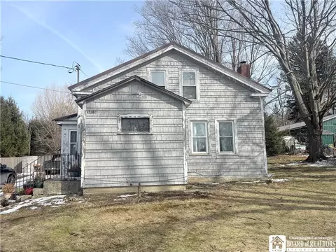 9456 North Rd, Pomfret, NY 14063