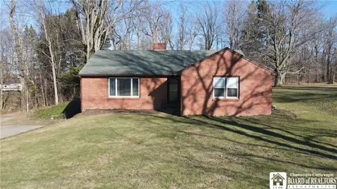 10610 Swamp Rd, Fredonia, NY 14063