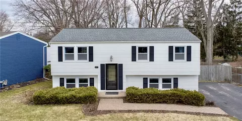 17 Saveria Dr, Parma, NY 14468
