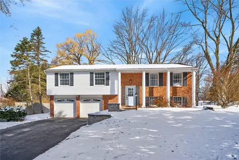 826 Independence Dr, Webster, NY 14580