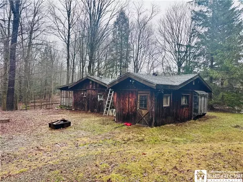 9492 Sprague Rd, Ripley, NY 14775