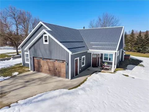 2305 Vandy Dr, Palmyra, NY 14522