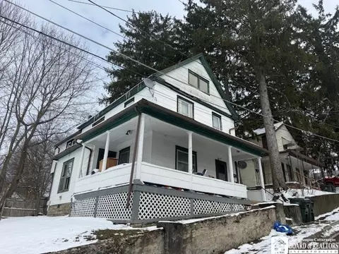 7 Pullman St, Jamestown, NY 14701