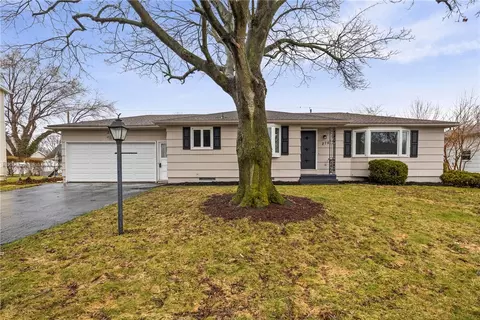 276 Wahl Rd, Irondequoit, NY 14609