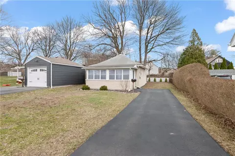 513 W Filbert St, East Rochester, NY 14445