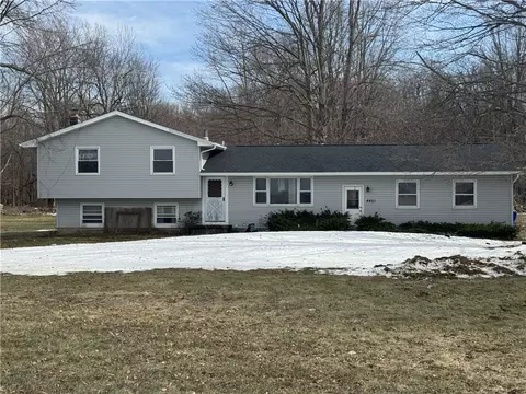 4401 Johnny Cake Ln, Barre, NY 14411