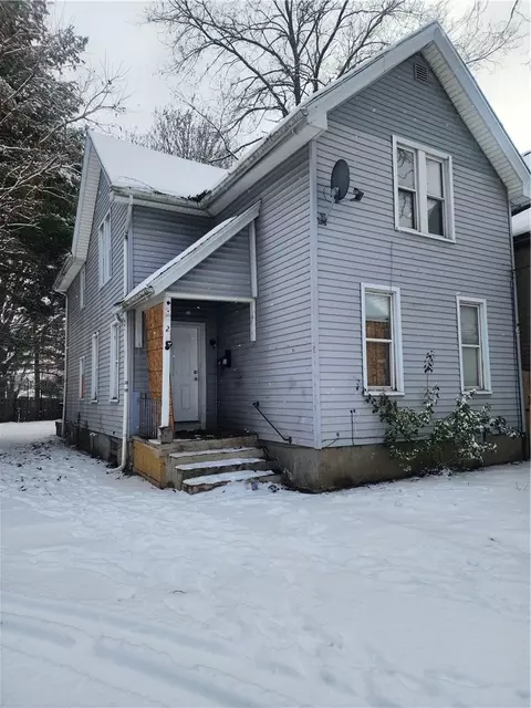 2 Hollister St, Rochester, NY 14605