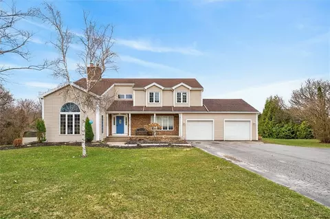 7475 Gauss Rd, Bloomfield, NY 14469