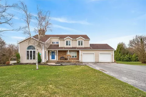 7475 Gauss Rd, Bloomfield, NY 14469