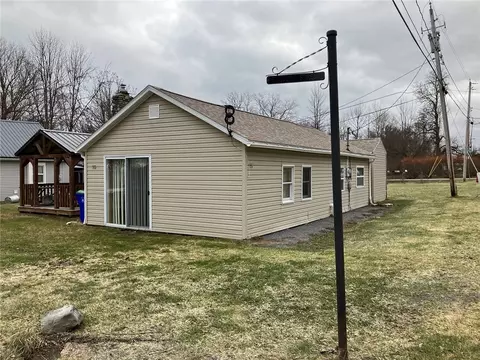 935 Vinecliff St, Carlton, NY 14571