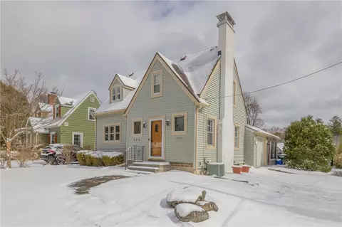 226 Meadow Dr, Rochester, NY 14618