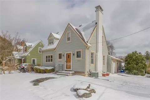 226 Meadow Dr, Rochester, NY 14618