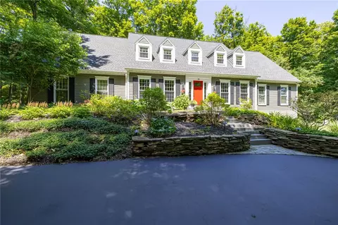 76 Van Voorhis Rd, Pittsford, NY 14534
