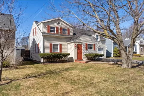 347 Fetzner Rd, Greece, NY 14626