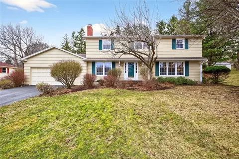 9 Sandpiper Ln, Pittsford, NY 14534