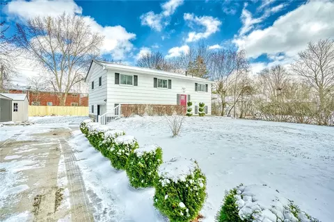195 Kenwick Dr, Rochester, NY 14623