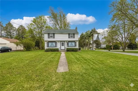 5 Baycrest Dr, Irondequoit, NY 14622