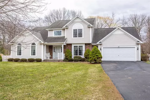 2 Black Forest Dr, Ogden, NY 14559