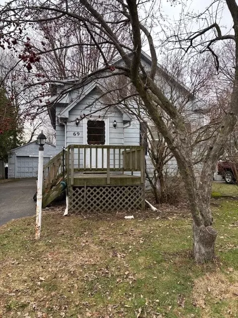69 Youngs Ave, Gates, NY 14606