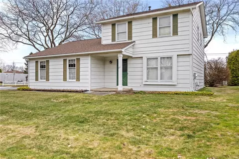 211 Pebbleview Dr, Greece, NY 14612