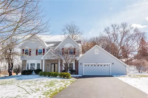 22 Ryder Cup Cir, Pittsford, NY 14534