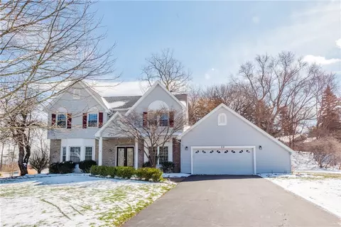 22 Ryder Cup Cir, Pittsford, NY 14534