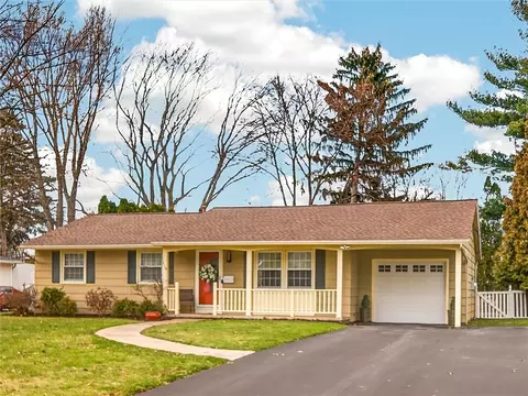118 Courtly Cir, Greece, NY 14615