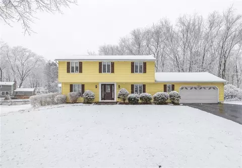 18 Bent Oak Rd, Chili, NY 14624