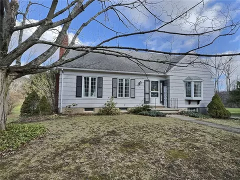 76 Southern Hills Cir, Henrietta, NY 14467