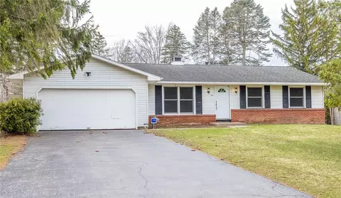 21 Sunridge Dr, Chili, NY 14624