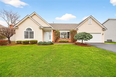 812 Whistlers Cove Ln, Greece, NY 14612
