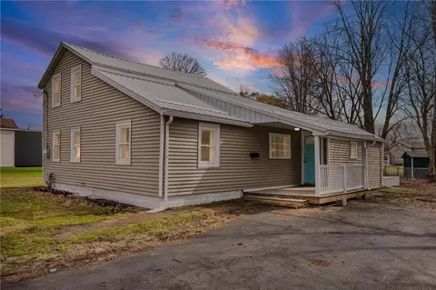 51 W Elizabeth St, Waterloo, NY 13165