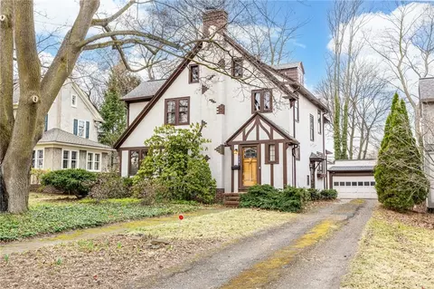 275 Yarmouth Rd, Rochester, NY 14610