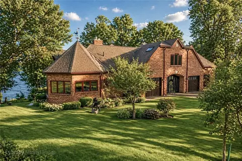 4331 Tichenor Point Dr, Canandaigua, NY 14424