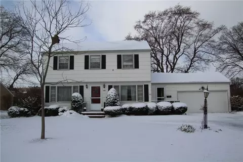 105 Carol Dr, Irondequoit, NY 14617