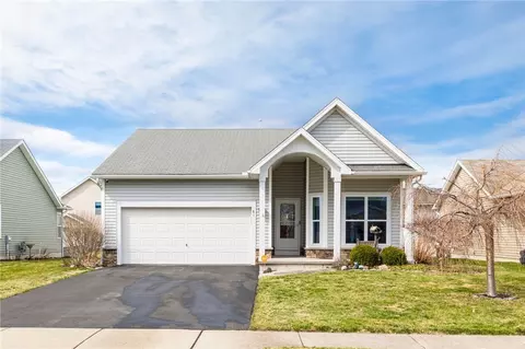 81 Falkirk Pl, Greece, NY 14612
