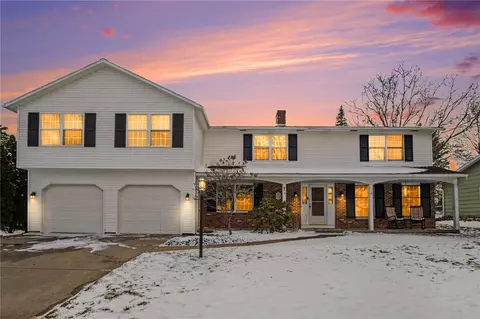 83 Hawthorne Dr, Ogden, NY 14559