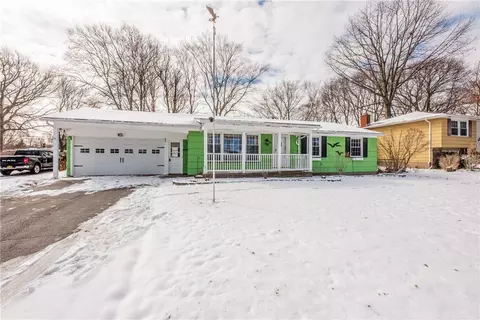 73 Wembly Rd, Greece, NY 14616