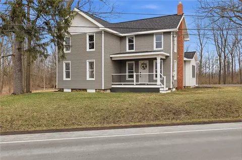1241 County Road 8, Farmington, NY 14425