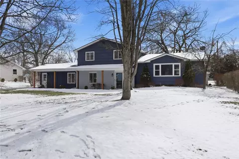 93 Parkmeadow Dr, Pittsford, NY 14534