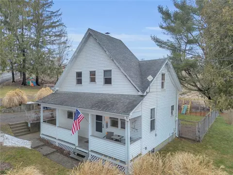 102 Lougheed Rd, Oneonta, NY 13820