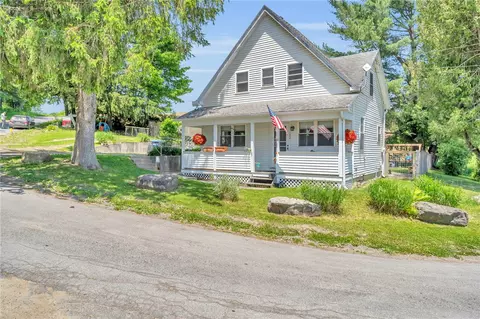 102 Lougheed Rd, Oneonta, NY 13820