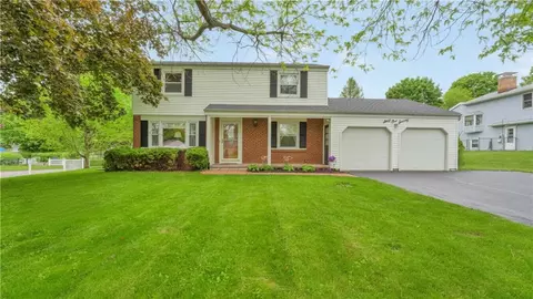 6170 Deerfield Dr, Farmington, NY 14425