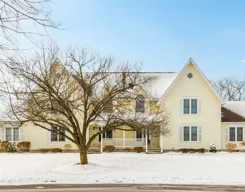 28 Hamlin Dr, Canandaigua, NY 14424
