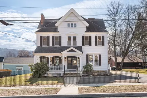 21 Shethar St, Urbana, NY 14840