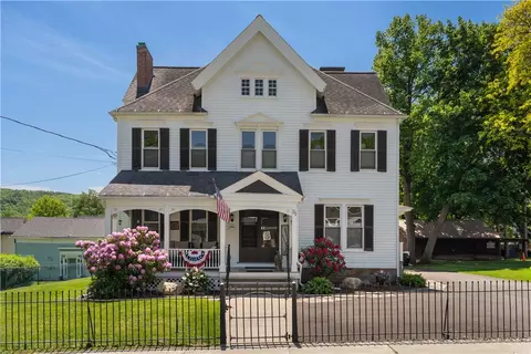 21 Shethar St, Urbana, NY 14840
